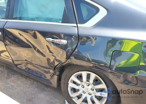 2015 Nissan Altima 2.5 S z USA, uszkodzony, nr VIN 1N4AL3AP4FN918649